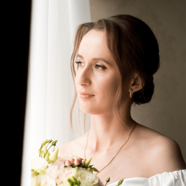 Boheme brudelook: naturlige toner til udendørs bryllupsceremoni fra makeup artist i hvidore.